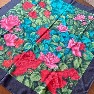 GUCCI Scarf Made in Italy 100% Silk
